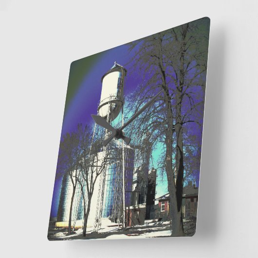 きらめくウォータータワー スクエア壁時計 (傾斜)