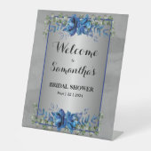 きらめくシルバー:ブルーフローラブライダルシャワー 台座サイン (正面)