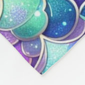 きらめくティール(緑がかった色)パープルマーメイドテールプリントパターン フリースブランケット (角)