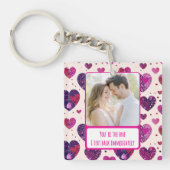 きらめくパープルハートテキストすぐに戻る キーホルダー (正面)