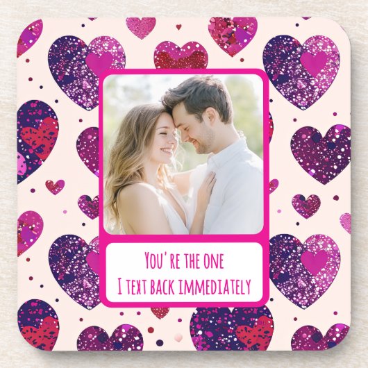 きらめくパープルハートテキストすぐに戻る コースター (正面)