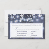 きらめくライト冬の納屋の木の結婚式の出欠 出欠カード (正面)