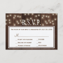 きらめくライト素朴な納屋の木の結婚式rsvp 出欠カード