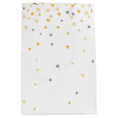 きらめく小さな星の赤ちゃんシャワーグレーと黄色 ミディアムペーパーバッグ (正面)