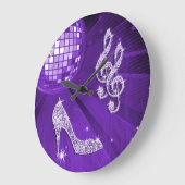 きらめく紫色の薄紫音楽ノート及びスチレットヒール ラージ壁時計 (傾斜)