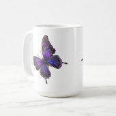 きらめく翼:紫の輝く蝶 コーヒーマグカップ (正面左)