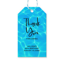 きらめく青いプールの水の反射の写真