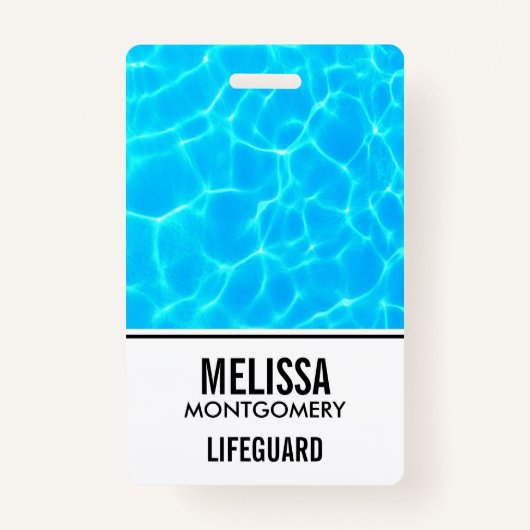 きらめく青いプールの水の反射の写真 バッジ (正面)