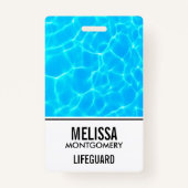 きらめく青いプールの水の反射の写真 バッジ (裏面)