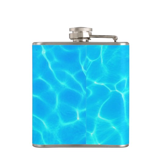 きらめく青いプールの水の反射の写真 フラスク (裏面)