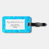 きらめく青いプールの水の反射の写真 ラゲッジタグ (裏面横)