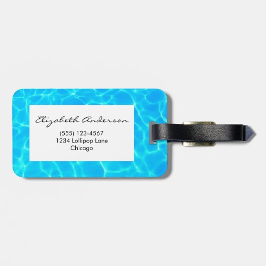 きらめく青いプールの水の反射の写真 ラゲッジタグ (裏面横)
