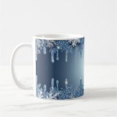 きらめく青い雪の結晶フレームと氷柱 コーヒーマグカップ (左)