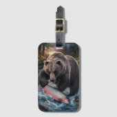 きらめく魚を抱えている熊 ラゲッジタグ (正面縦)