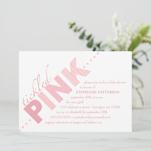 くすぐったピンクのベビーガーモダンルベビーシャワー 招待状 (スタンド正面)