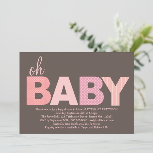 くすぐられたピンクのOh女の赤ちゃんのモダンなベビーシャワー 招待状 (スタンド正面)
