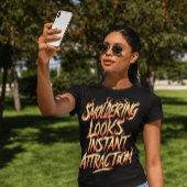 くすぶった表情が瞬間的な魅力 Tシャツ