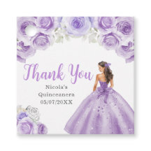 くすんだパープルのドレスのフローラルプリンセスのクィンセañera