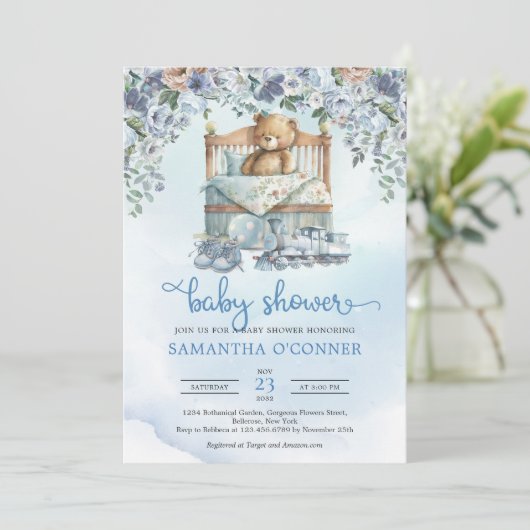 くすんだ青とベージュの花を持つテディベア 招待状 (スタンド正面)