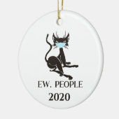 くっ 2020年 人間が猫に顔マスクをさせるのって セラミックオーナメント (左)