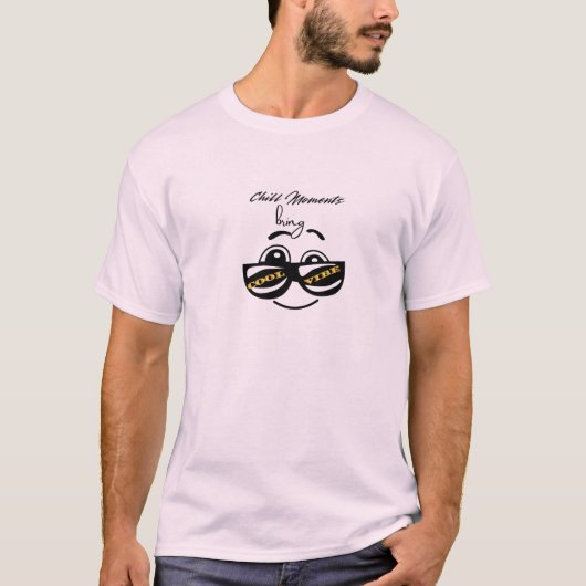 "くつろぎの瞬間は涼しいビーシャツ – リラックス Tシャツ (正面)