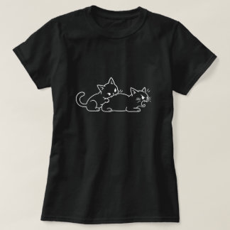 くつろぐ二頭の猫 スプーキーな線画 Tシャツ