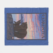 くまおよびカブス- Cordova、アラスカ フリースブランケット (正面(横))