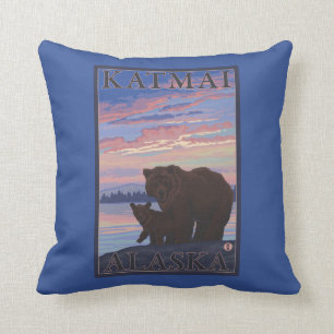 くまおよびカブス- Katmai、アラスカ クッション