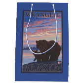 くまおよびカブス- Wrangell、アラスカ ミディアムペーパーバッグ (裏面)