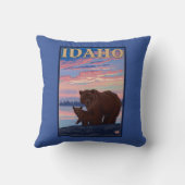 くまおよびCubIdahoVintage旅行ポスター クッション (裏面)