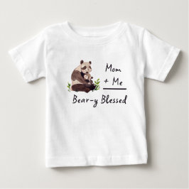 くまさんに祝福されたパンダの赤ちゃんTシャツ | お揃いのママへのプレゼント ベビーTシャツ