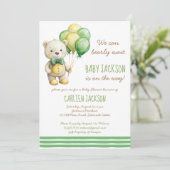 くまの赤ちゃんの誕生が待ち遠しい！グリーンのくまのぬいぐるみ ベイビーシャワーパーティー 招待状 (スタンド正面)