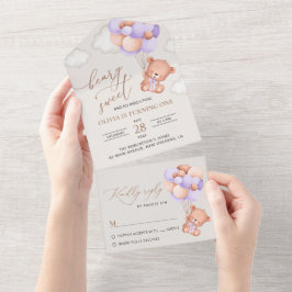 くまの赤ちゃん、紫の風船、初めての誕生日 オールインワン招待状