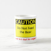 くまを食べ物を与えないで下さい! --彼のため コーヒーマグカップ (中央)