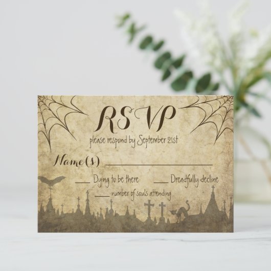 くもの巣および墓地とのハロウィンの結婚式のためのRSVP 出欠カード (スタンド正面)