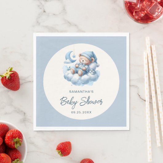 くもりの空に横になったくまさん。柔らかな青い色の少年、赤ちゃんの歓迎会 スタンダードランチョンナプキン (インサイチュ)