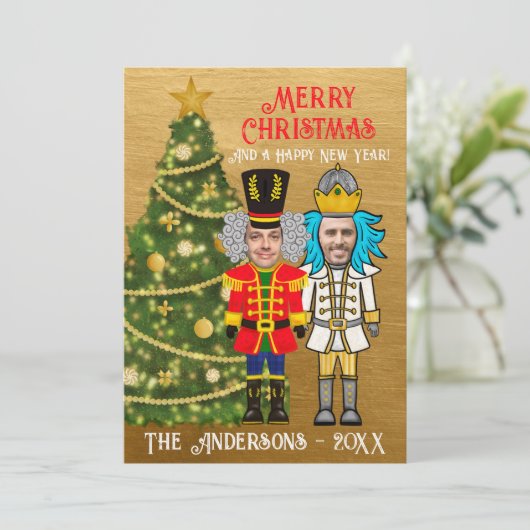 くるみおもしろいクラッカーがあなたの顔を追加メリークリスマス シーズンカード (スタンド正面)