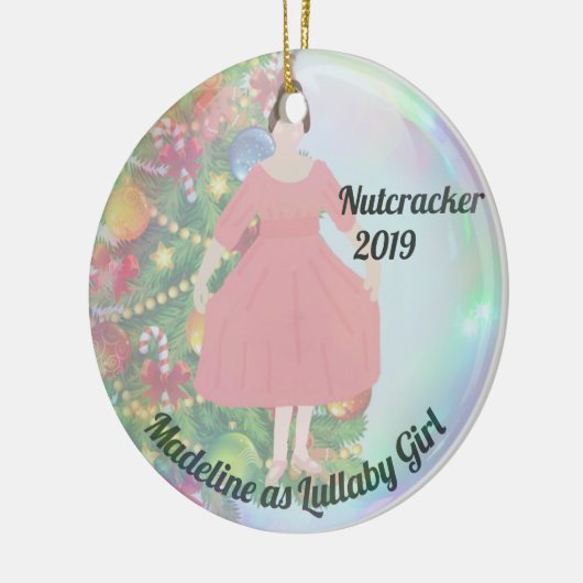 くるみパーソナライズされた割りオーナメント – 子守女の子 セラミックオーナメント (左)