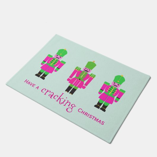 くるみ割りクリスマスピンクと緑 ドアマット (アングル)