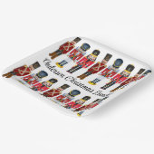 くるみ割り兵士パーソナライズ文字かわいいクリスマス ペーパープレート (傾斜あり)