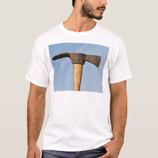 くわを掘り返すこと Tシャツ