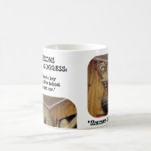 "ぐつぐつ煮えなさいことをボブキャットが言うSmokey。" コーヒーマグカップ (中央)