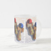 けん玉、赤、青のカラーインクスケッチ フロストグラスマグカップ (正面右)