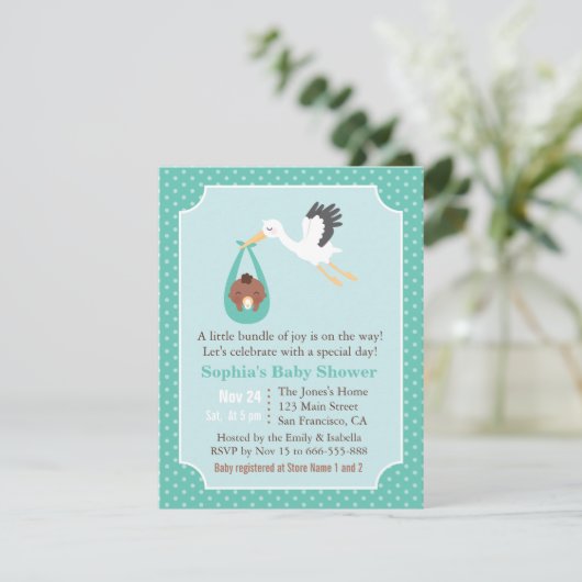 こうのとりはアフリカ系アメリカ人の男の赤ちゃんのシャワーを渡します 招待状 (スタンド正面)