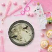 こうもりがカラスを飛ばすハロウィーン満月の前に座る ペーパープレート (パーティー)