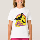 こうもり飛んでいるハロウィーン夜満月の渦巻き Tシャツ (正面)
