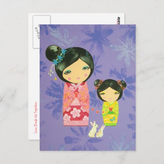 こけしの人形 – 愛が私たちを結び付ける ポストカード (正面/裏面)
