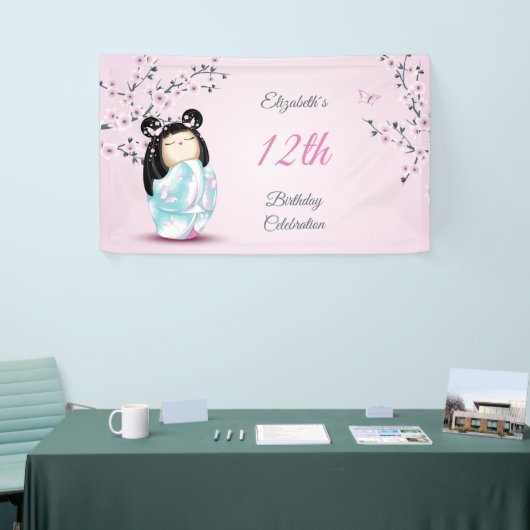 こけし人形さくらんぼ花 |ガールズ誕生日 横断幕 (トレードショー)
