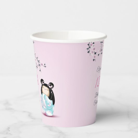 こけし人形さくらんぼ花 |ガールズ誕生日 紙コップ (左)