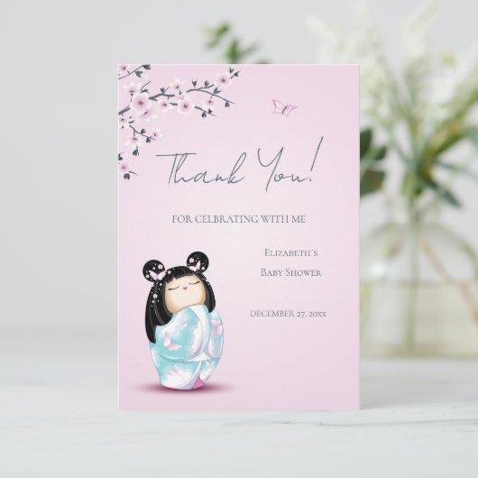 こけし人形ピンクガールベビーシャワー サンキューカード (スタンド正面)